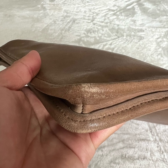 Vintage Coach Tan Leather Slim Wrislet Clutch - Picture 10 of 15